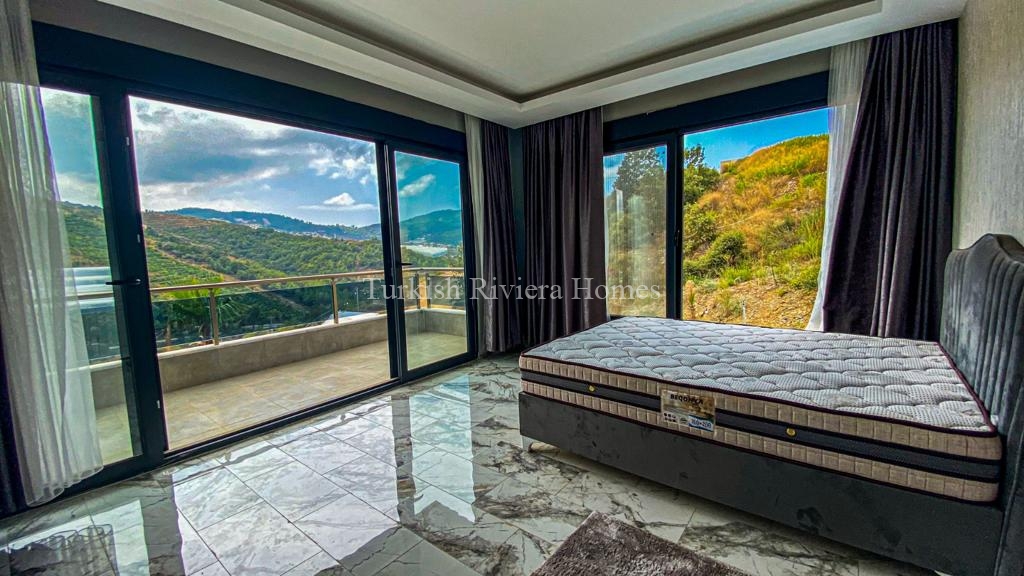 5-ти комнатная вилла с видом на горы с частным бассейном в районе Каргыджак, Алания