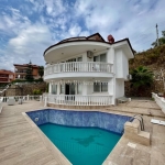 Вилла дуплекс 4+1 с видом на море в престижном районе Бекташ, Алания